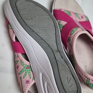 Easy Spirit Pink and Green Slide Sandals Sz 6 Like New